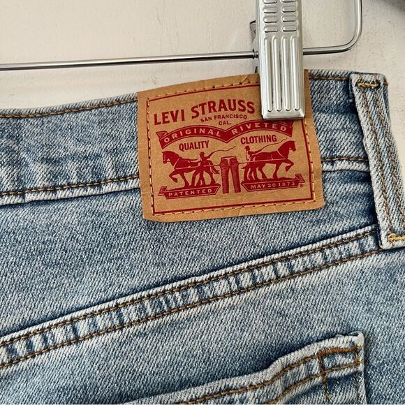 Levi's Medium Wash Wedgie Straight Distressed Denim Jeans 31x28 - Picture 4 of 16